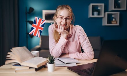 Czy praca dyplomowa po angielsku to dobry start w karierze?